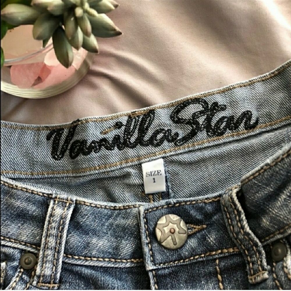 Vanilla Star Denim Shorts - Picture 3 of 6